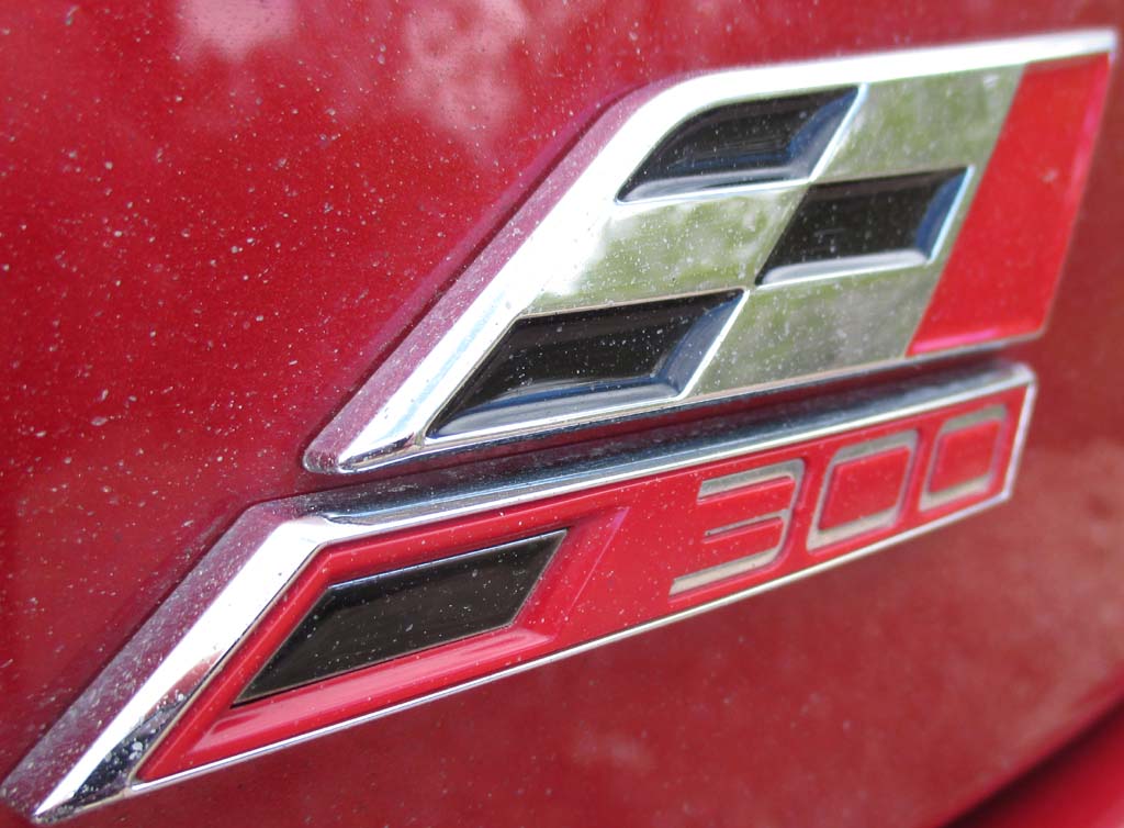 Seat León Cupra: Auch am Heck weist das Logo auf das Spitzenmodell hin.