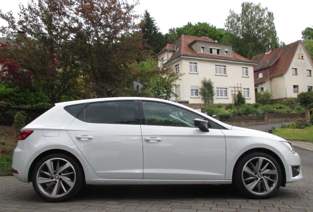 Seat León: So sieht das VW-Golf-Schwestermodell von der Seite aus.