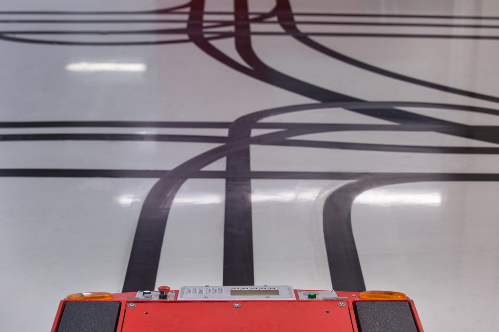 Im Werk hat die Zukunft längst begonnen: Roboter folgen bei Seat schon Führungsschleifen.
