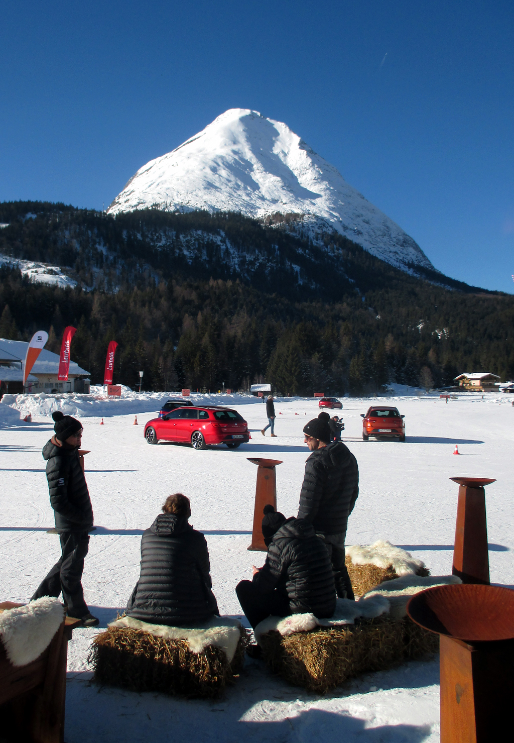 Auf dem Ice Track im Leutascher Ortsteil Moos ist Driften angesagt.