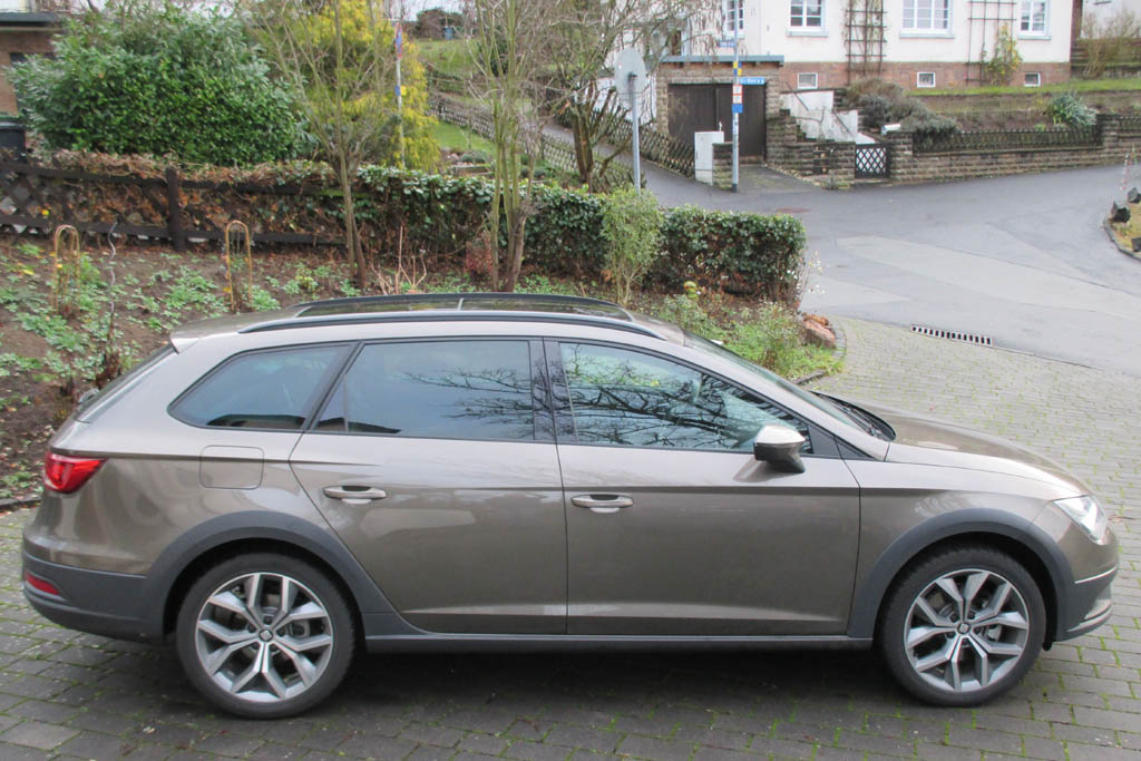 Seat Leon X-Perience: Und so sieht der Allradkombi im Offroad-Look von der Seite aus.
