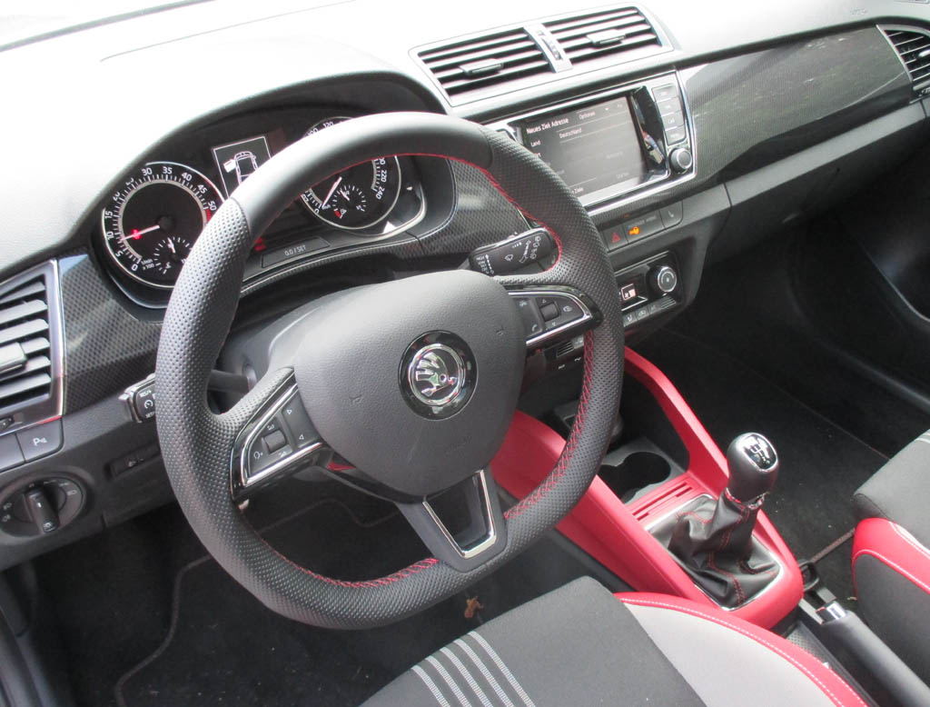 Skoda Fabia: Blick ins übersichtlich-funktionelle Cockpit.