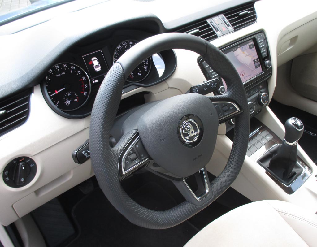Skoda Octavia: Blick ins übersichtliche Cockpit.