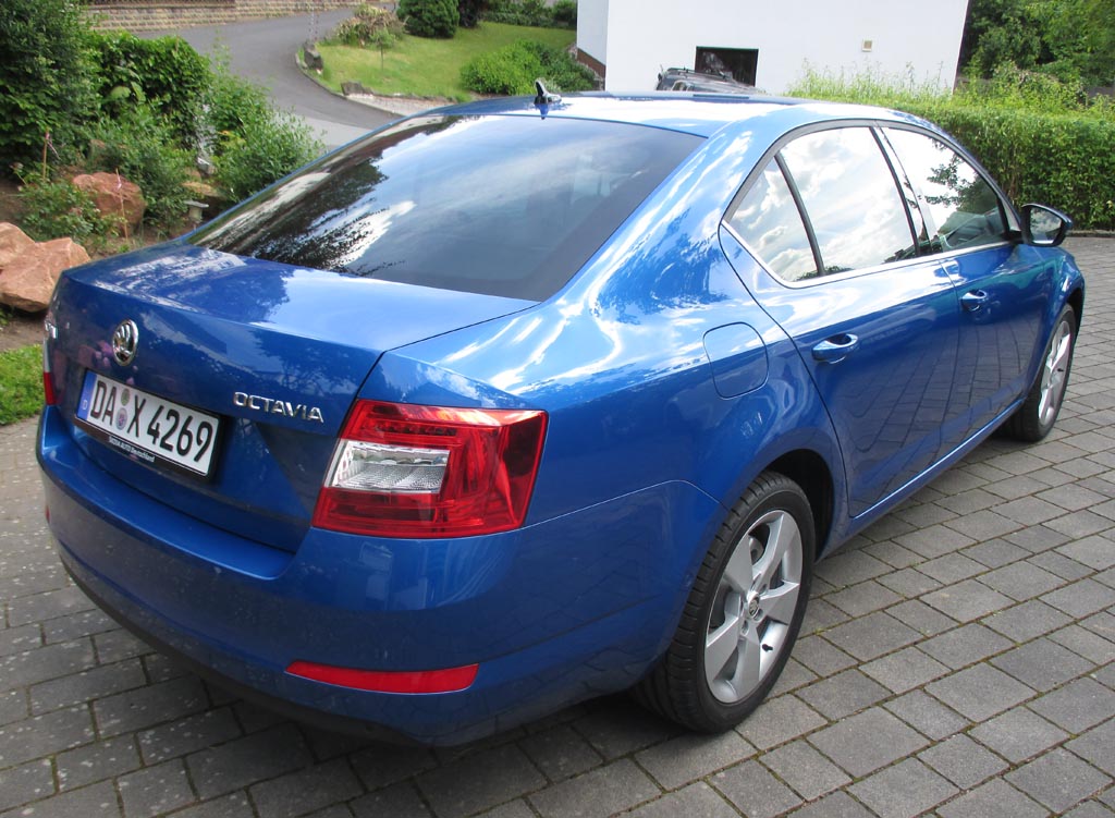Skoda Octavia: Heck-/Seitenansicht.
