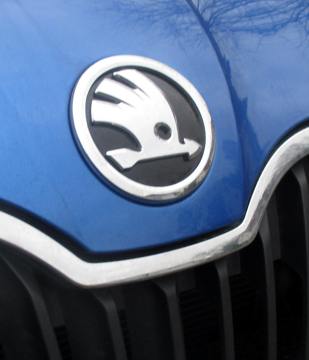 Skoda Rapid Spaceback: Das Markenlogo sitzt vorn über dem Kühlergrill.