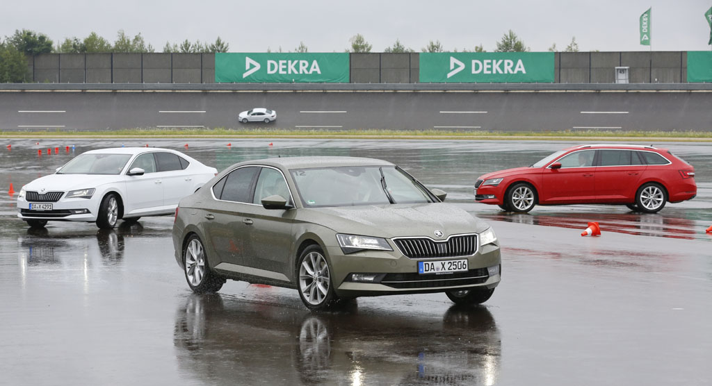 Superbes Quartett: Vier Skoda auf dem Dekra-Prüfgelände am Lausitzring.