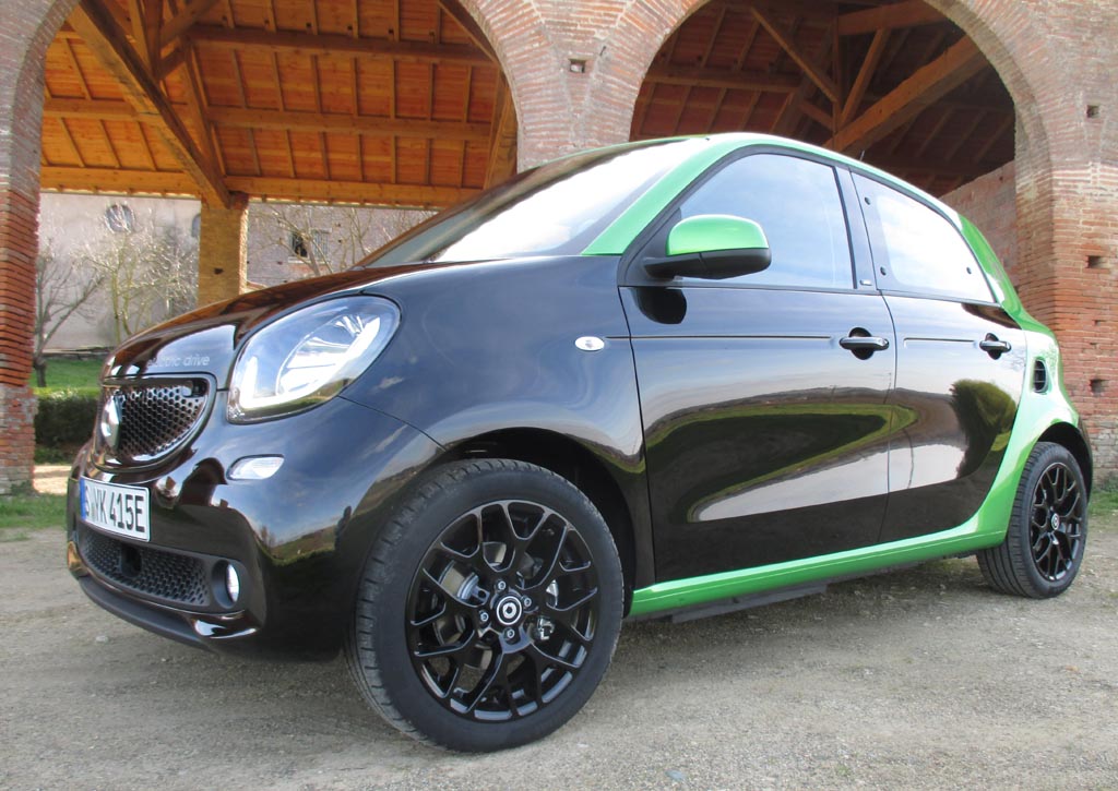 Elektro-Smart Forfour: Auch der Viersitzer fährt jetzt unter Strom. Fotos: Koch