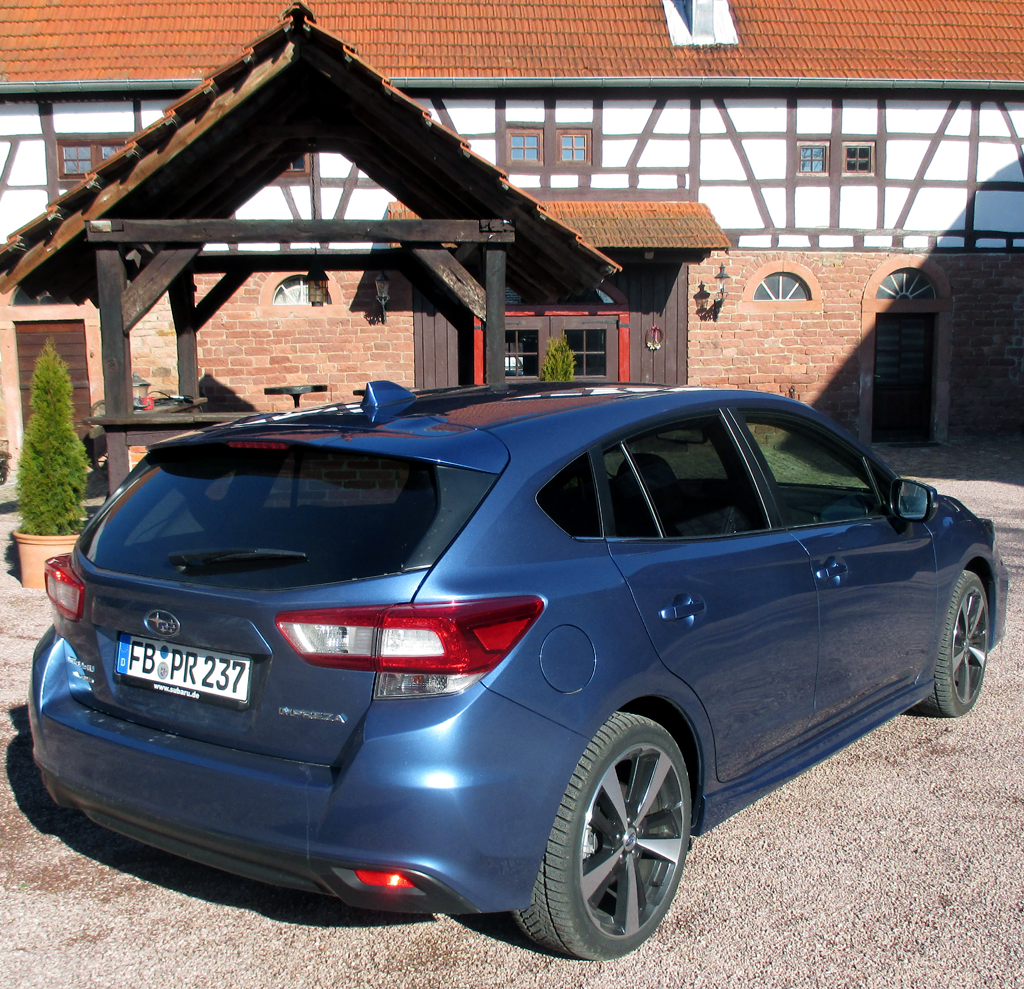 Subaru Impreza: Heck-/Seitenansicht.