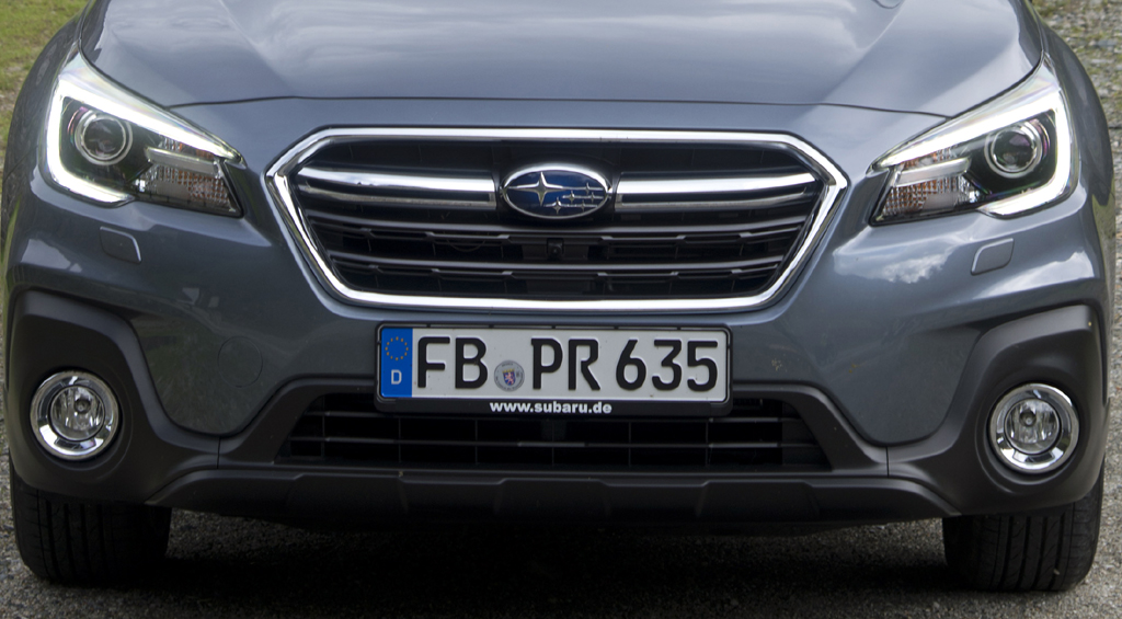 Subaru Outback: Das Markenlogo sitzt vorn in einer Spange im Kühlergrill.