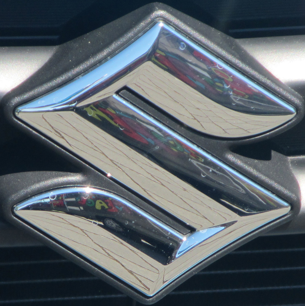 Suzuki Celerio: Das Markenlogo sitzt vorn im Kühlergrill.