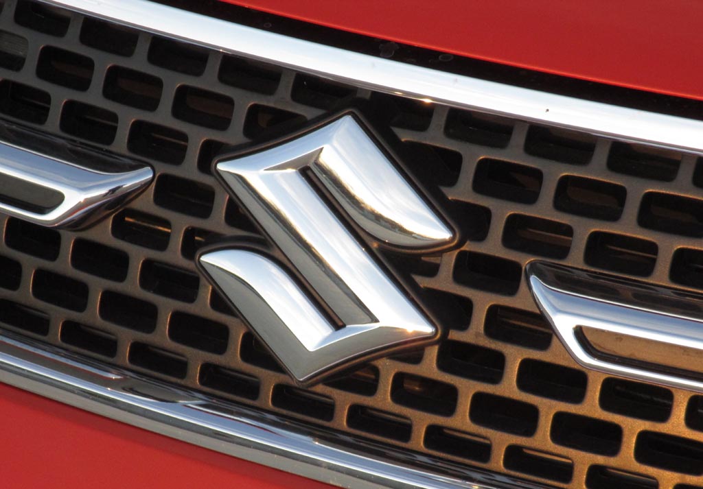 Suzuki Ignis: Das Markenlogo sitzt vorn mittig im Kühlergrill.