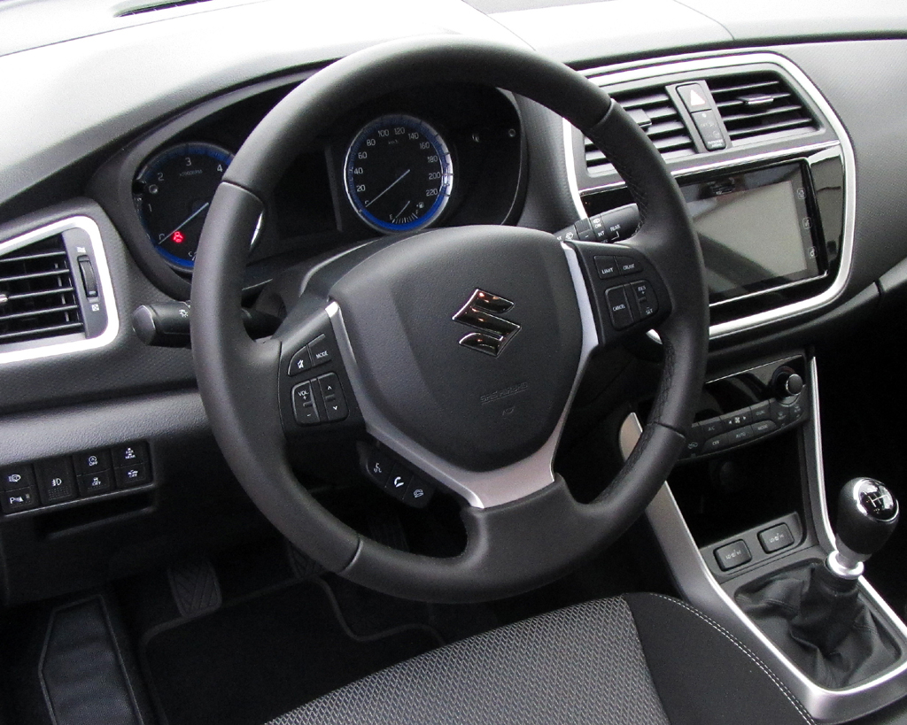 Suzuki SX4 S-Cross: Blick ins übersichtlich gestaltete Cockpit.