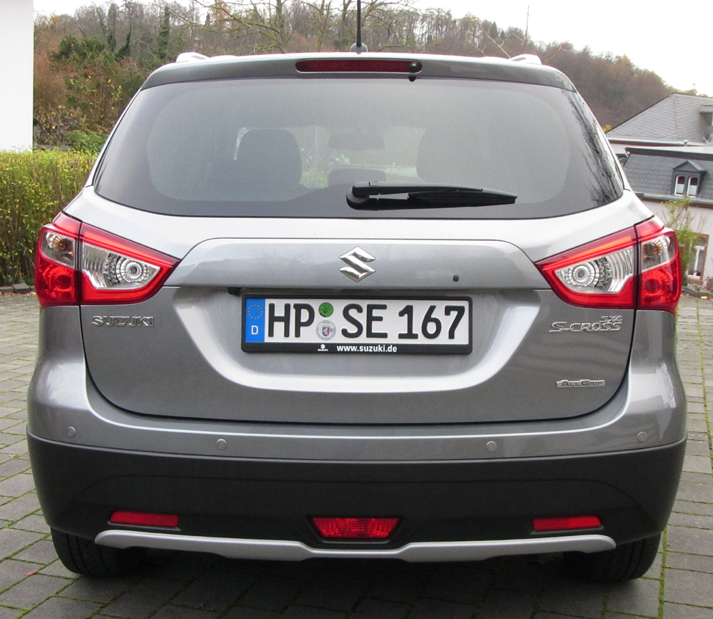 Suzuki SX4 S-Cross: Blick auf die Heckpartie.