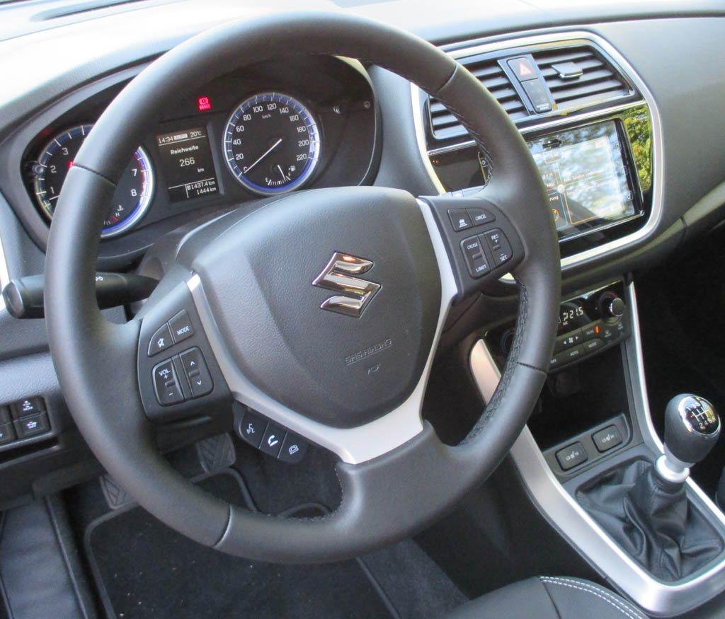 Suzuki SX4 S-Cross: Im Cockpit geht es übersichtlich zu.