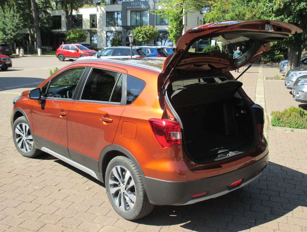Suzuki SX4 S-Cross: Das Gepäckabteil fast 430 bis 1269 Liter.