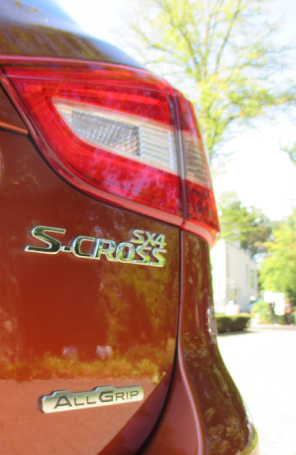 Suzuki SX4 S-Cross: Moderne Leuchteinheit hinten mit Modellschriftzug.