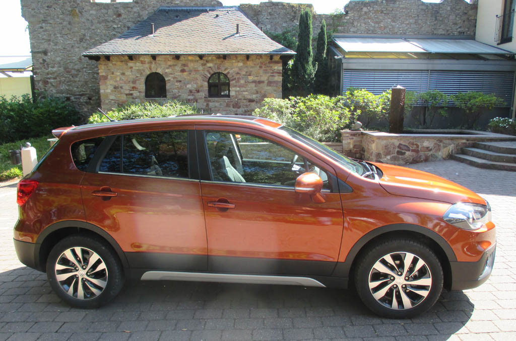 Suzuki SX4 S-Cross: Und so sieht das Crossover-Modell von der Seite aus.
