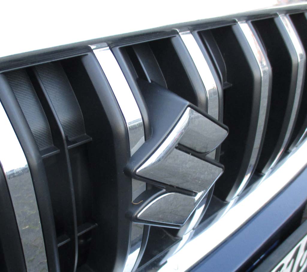 Suzuki SX4 S-Cross: Das Markenlogo sitzt vorn im Kühlergrill.