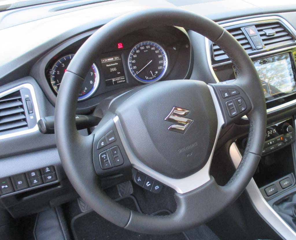 Suzuki SX4 S-Cross: Blick ins Cockpit.