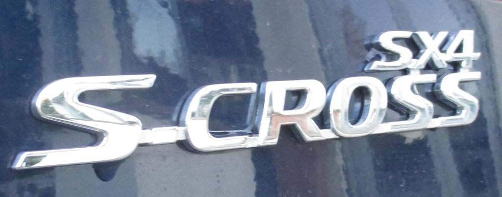 Suzuki SX4 S-Cross: Moderne Leuchteinheit hinten mit Modellschriftzug. 