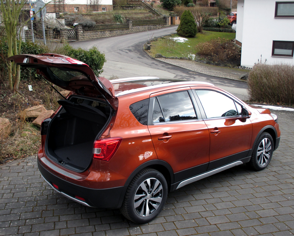 Suzuki SX4 S-Cross: Das Gepäckabteil fasst ordentliche 430 bis 1269 Liter.