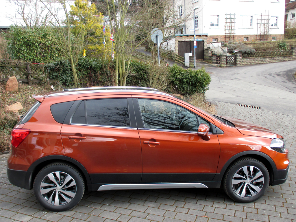 Suzuki SX4 S-Cross: Und so sieht der fünftürige Fünfsitzer von der Seite aus.