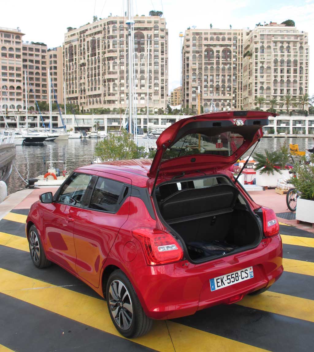 Suzuki Swift: Das Gepäckabteil fasst 265 bis 947 Liter.