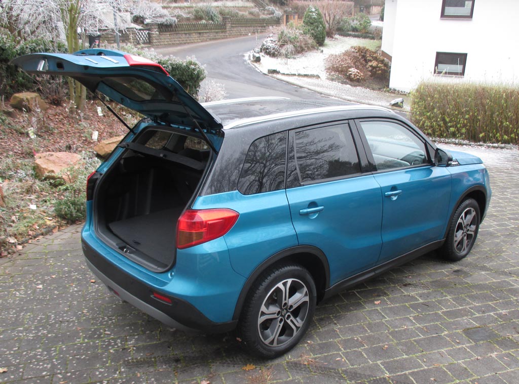 Suzuki Vitara: Das Gepäckabteil fasst 375 bis 1120 Liter. 