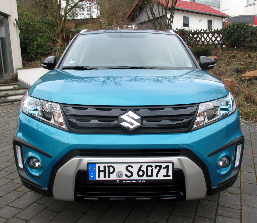 Suzuki Vitara: Blick auf die recht bullig wirkende Front. Fotos: Koch