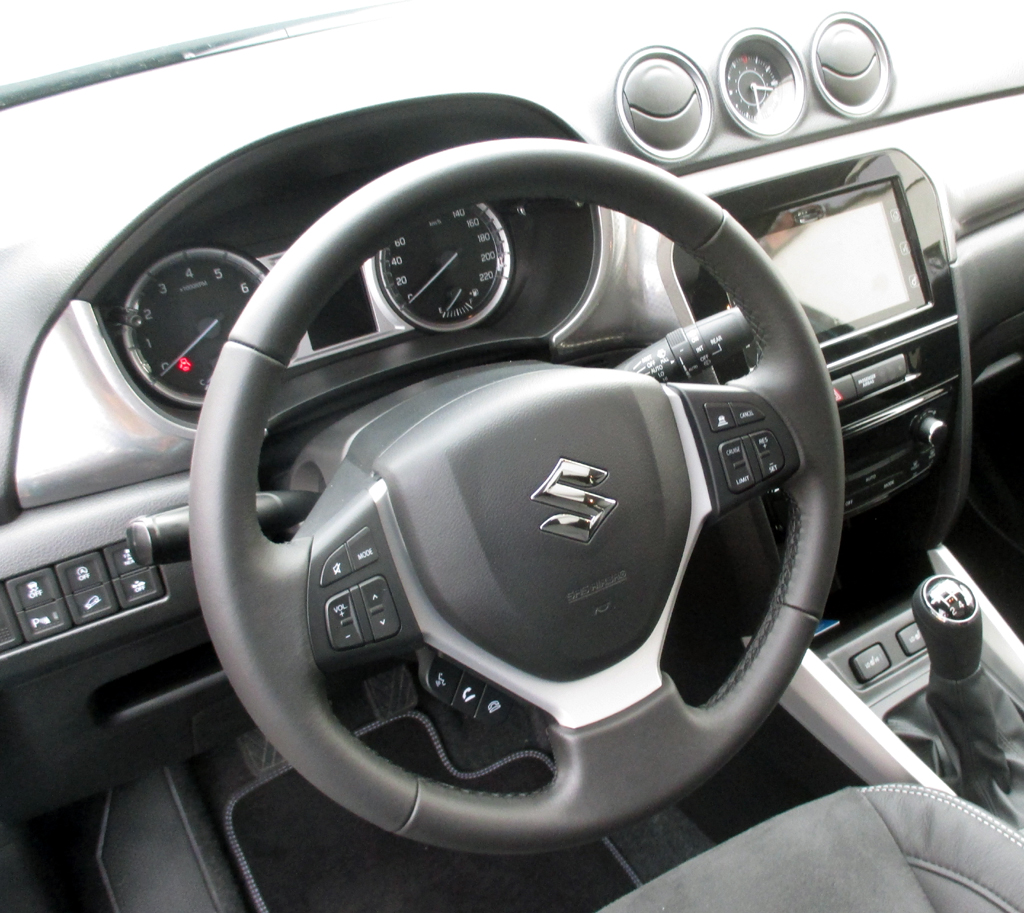 Suzuki Vitara: Das Cockpit ist übersichtlich gestaltet.
