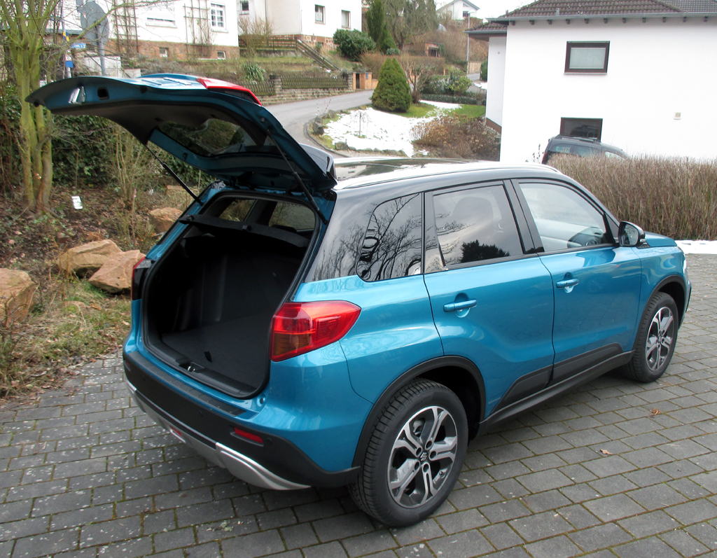 Suzuki Vitara: Das Gepäckabteil fasst 375 bis 1120 Liter.