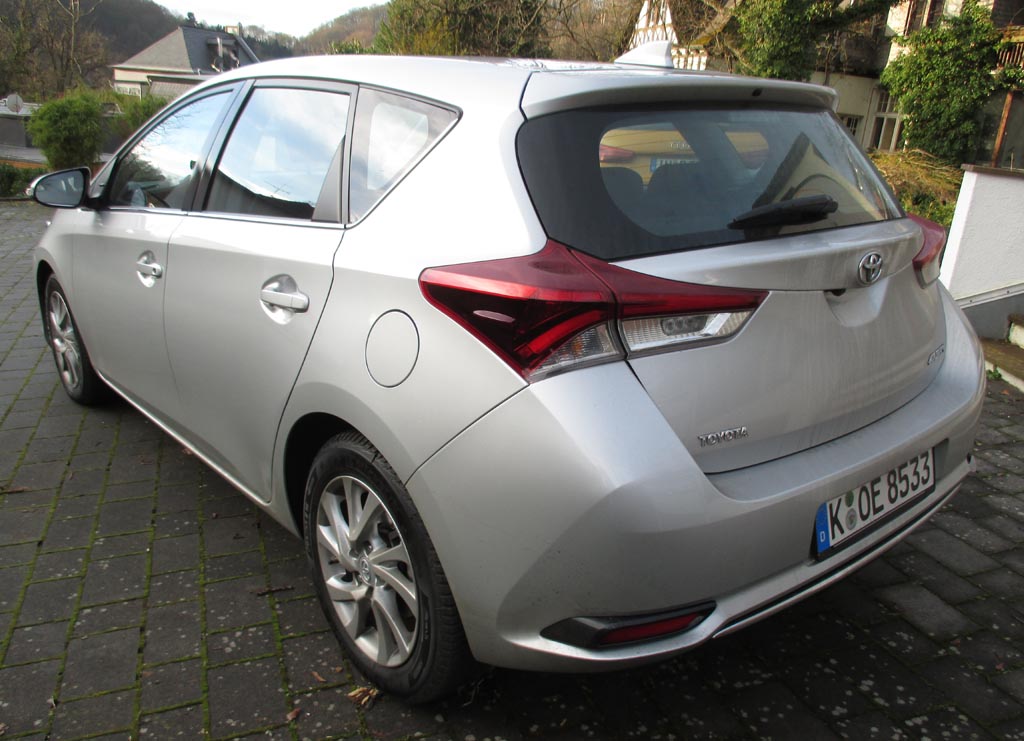 Toyota Auris: Heck-/Seitenansicht.