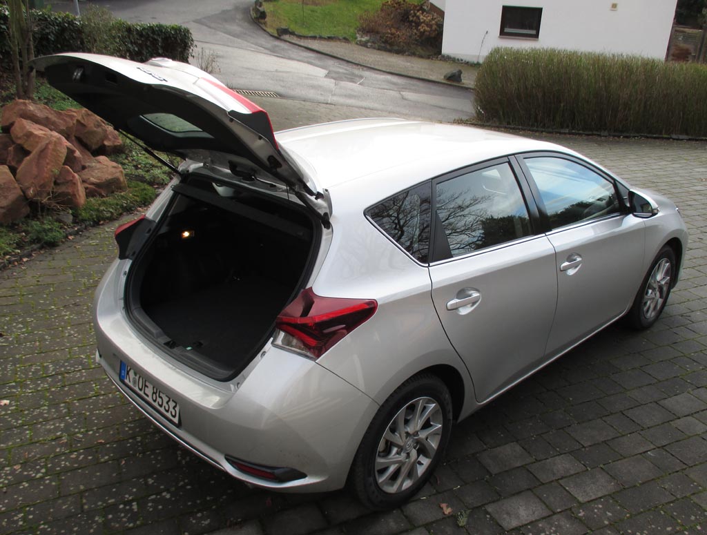 Toyota Auris: Das Gepäckabteil fasst 360 bis 1200 Liter.