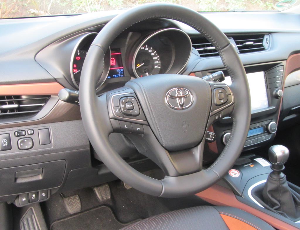 Toyota Avensis Touring Sports: Blick ins Cockpit.