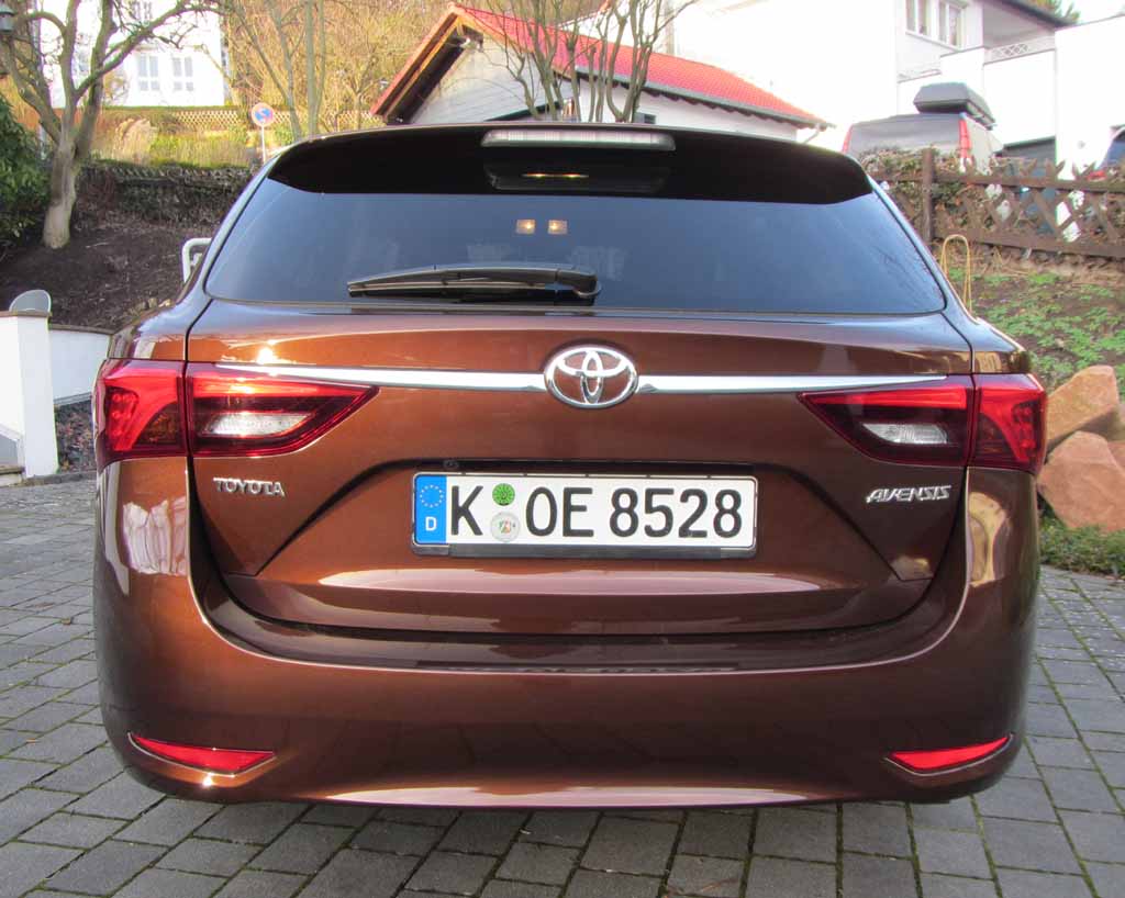 Toyota Avensis Touring Sports: Blick auf die Heckpartie.