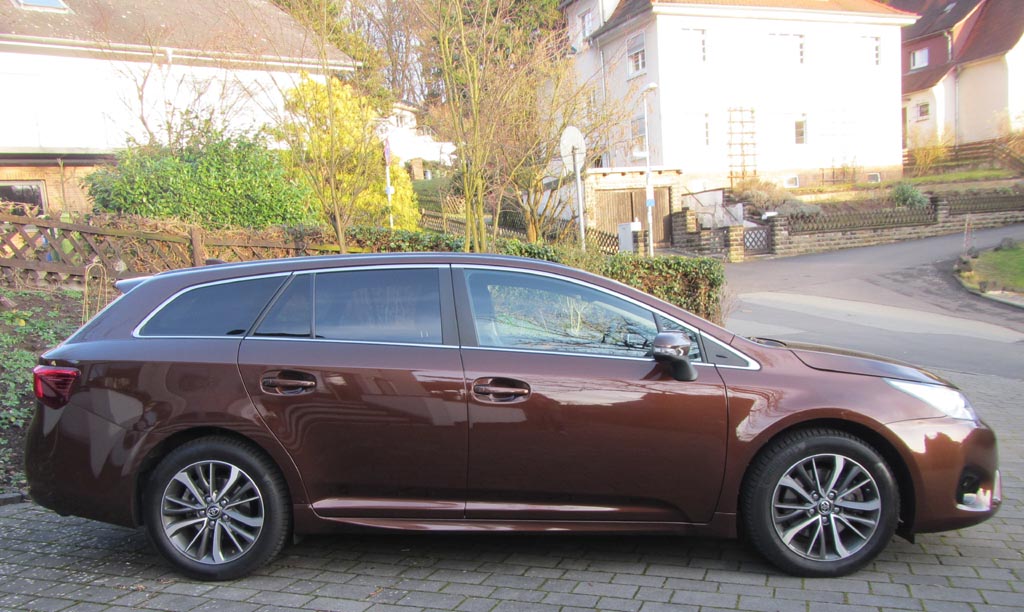 Toyota Avensis Touring Sports: Und so sieht der Kombi von der Seite aus.