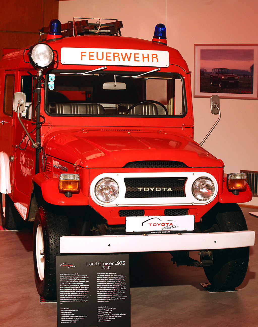 Dieser zum Feuerwehrfahrzeug umgebaute Land Cruiser stammt aus dem Jahr 1975.