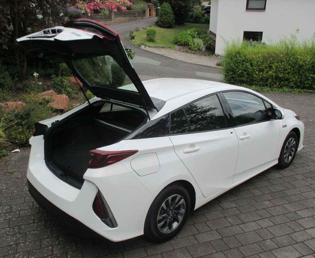 Toyota Prius Plug-in-Hybrid: Das Gepäckabteil fasst 360 bis 1240 Liter.