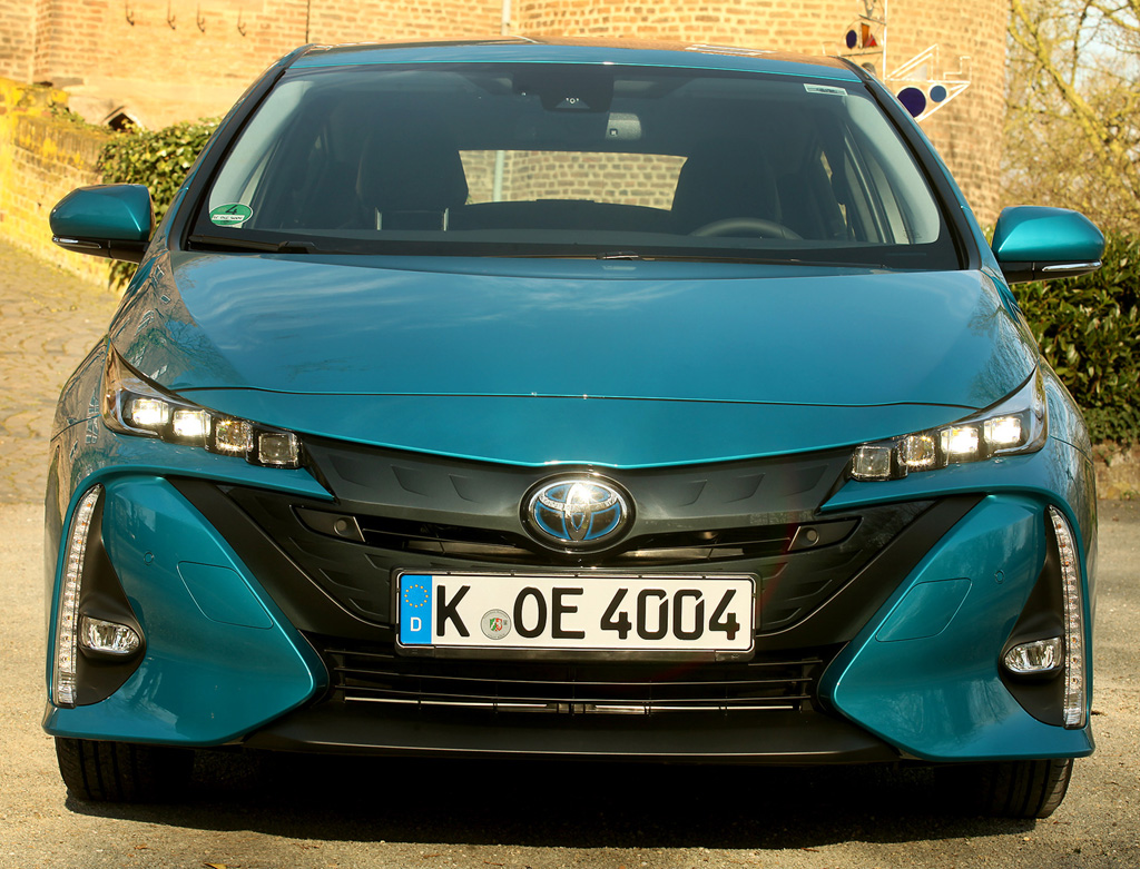 Toyota Prius Plug-in-Hybrid: Blick auf die Frontpartie.