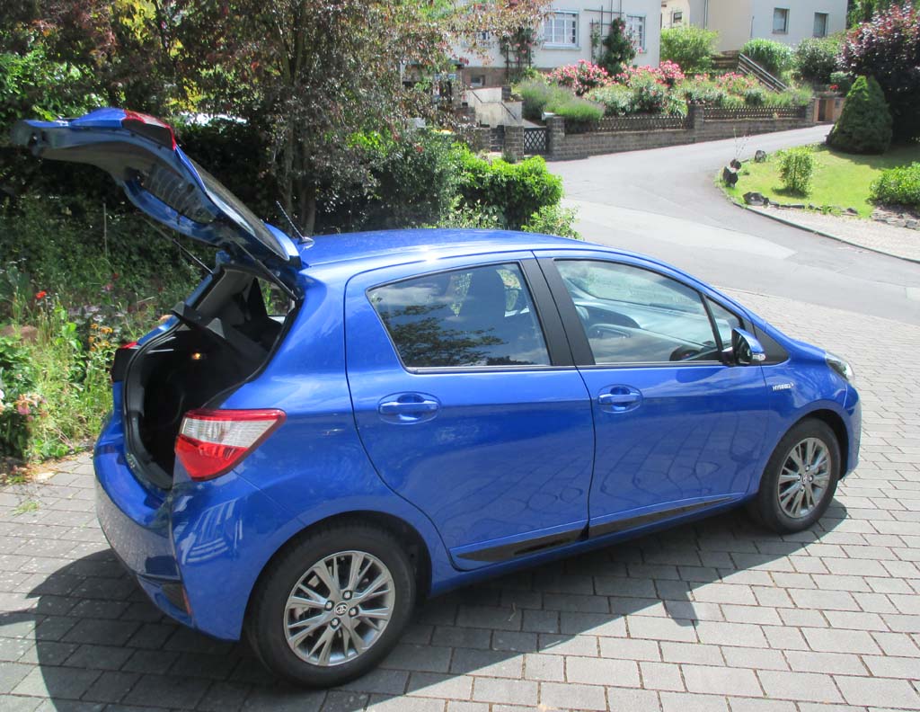 Toyota Yaris Hybrid: Das kleine Gepäckabteil fasst immerhin noch bis zu 286 Liter.