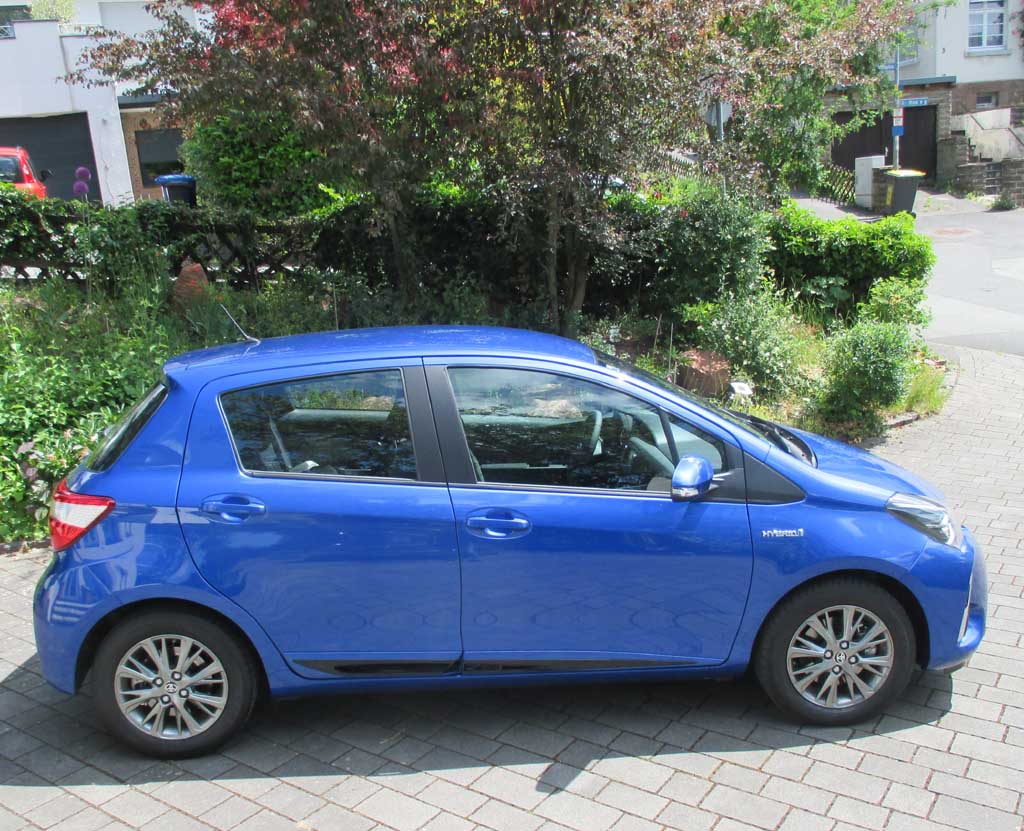 Toyota Yaris Hybrid: Und so sieht der Kleinwagen von der Seite aus. 
