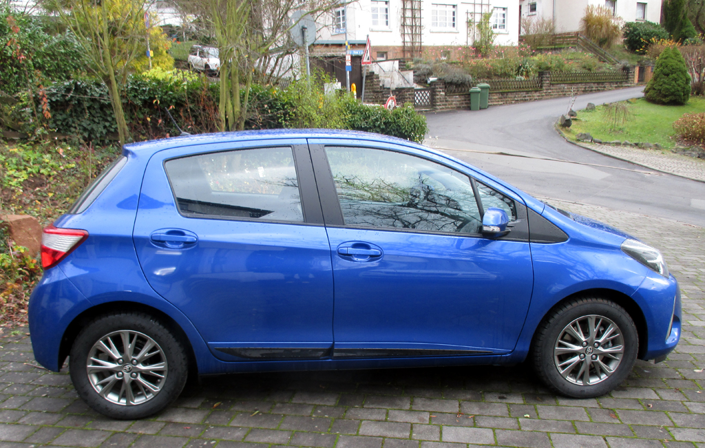 Toyota Yaris: Und so sieht der Kleinwagen der Japaner von der Seite aus.
