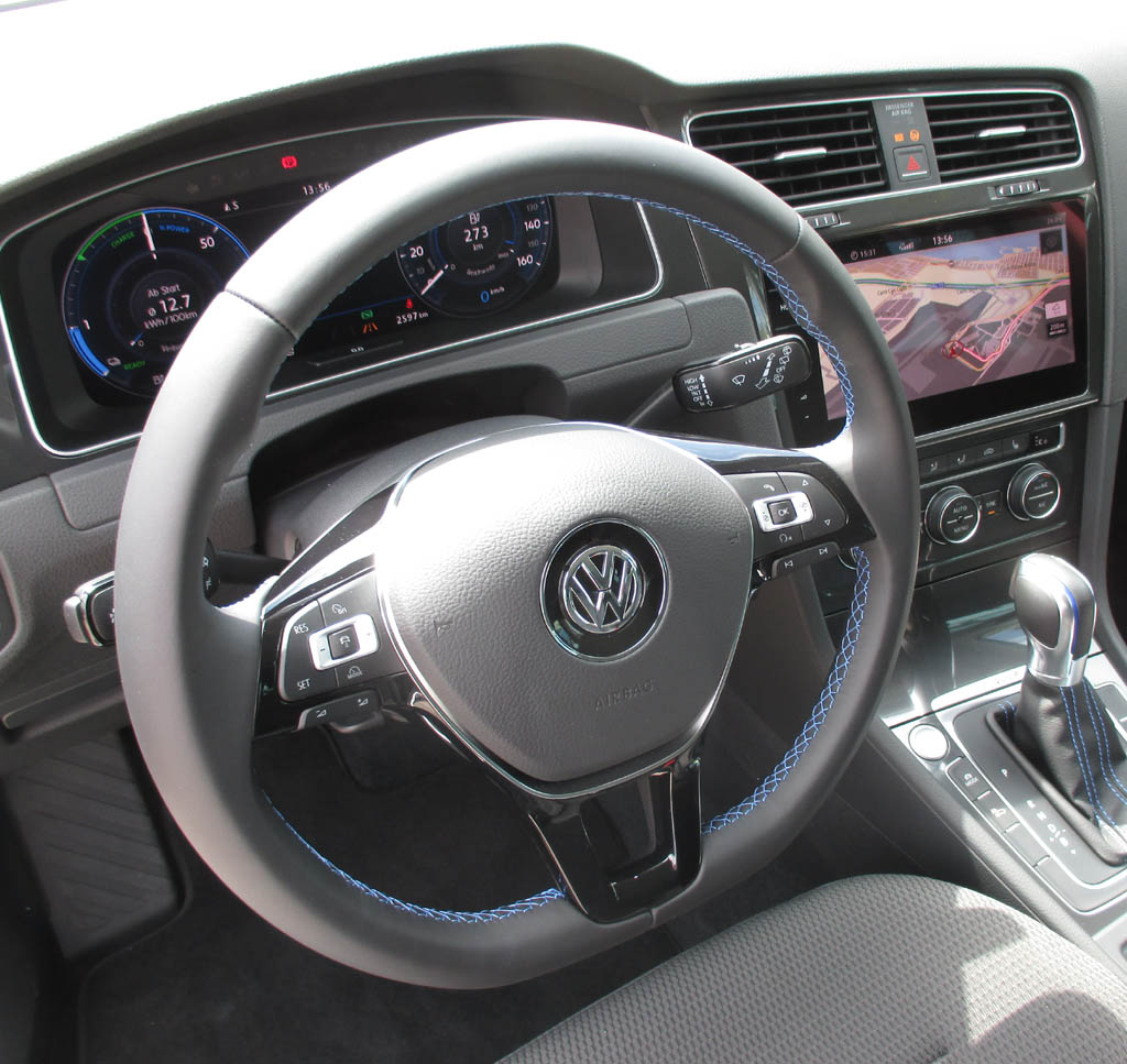 VW E-Golf: Das Cockpit ist übersichtlich gestaltet.