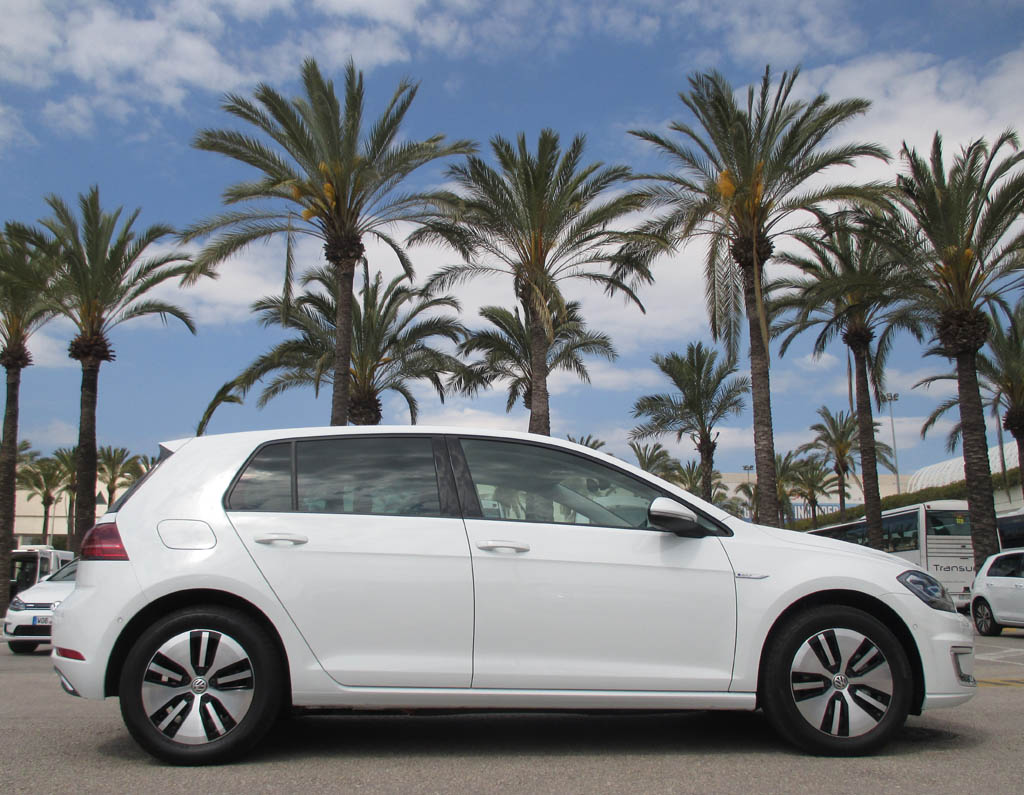 VW E-Golf: Und so sieht der Kompaktstromer von der Seite aus.