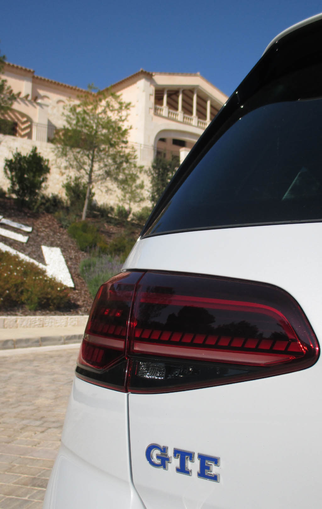 VW GTE-Golf: Moderne Leuchteinheit hinten mit Modellkennung.