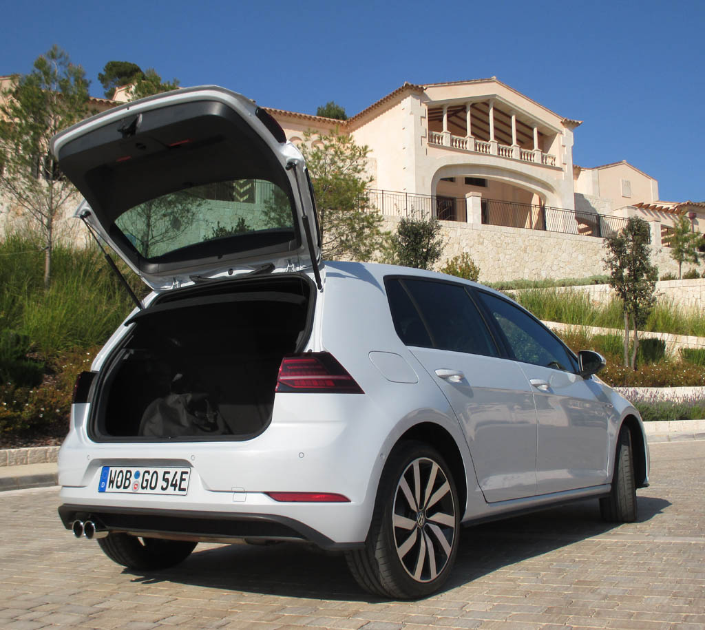 VW GTE-Golf: Das Gepäckabteil fasst in diesem Fall 272 bis 1162 Liter.