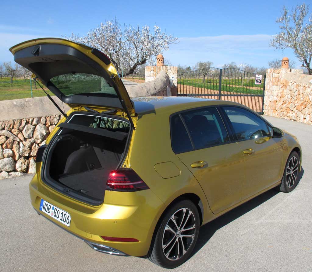 VW Golf: Das Gepäckabteil fasst in diesem Fall 380 bis 1270 Liter.