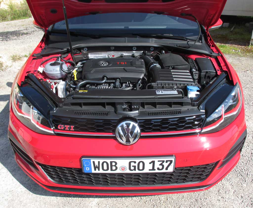 VW Golf GTI Performance: Blick unter die Haube auf den 2,0-Liter-Turbo.