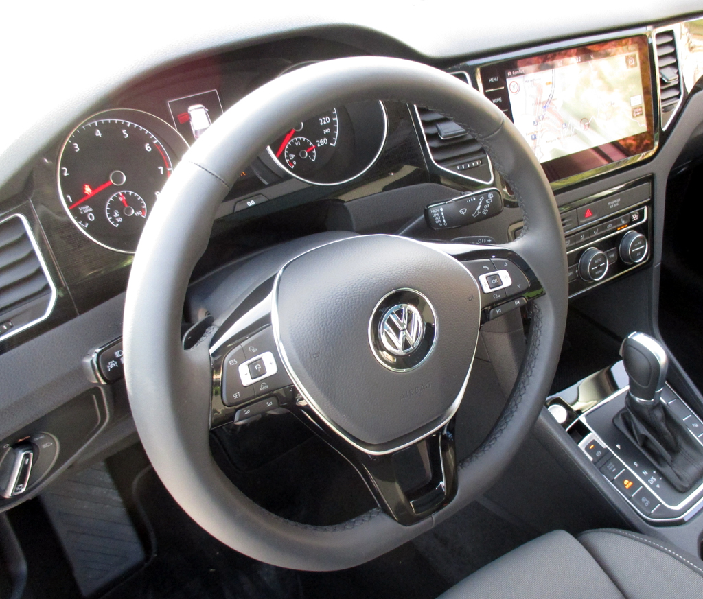 VW Golf Sportsvan: Im Cockpit geht es sehr übersichtlich zu.