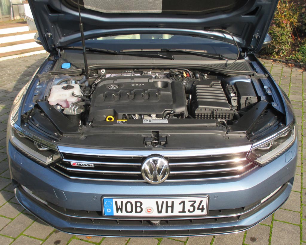 VW Passat: Blick auf den 2,0-Liter-Vierzylinder-Biturbo.